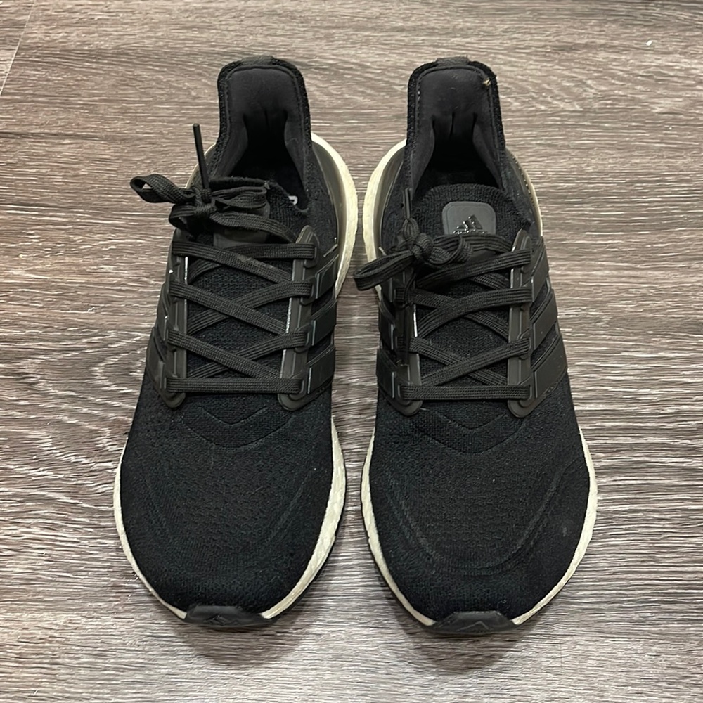 Adidas ultraboost 22 Running shoes. Women’s size 7.5